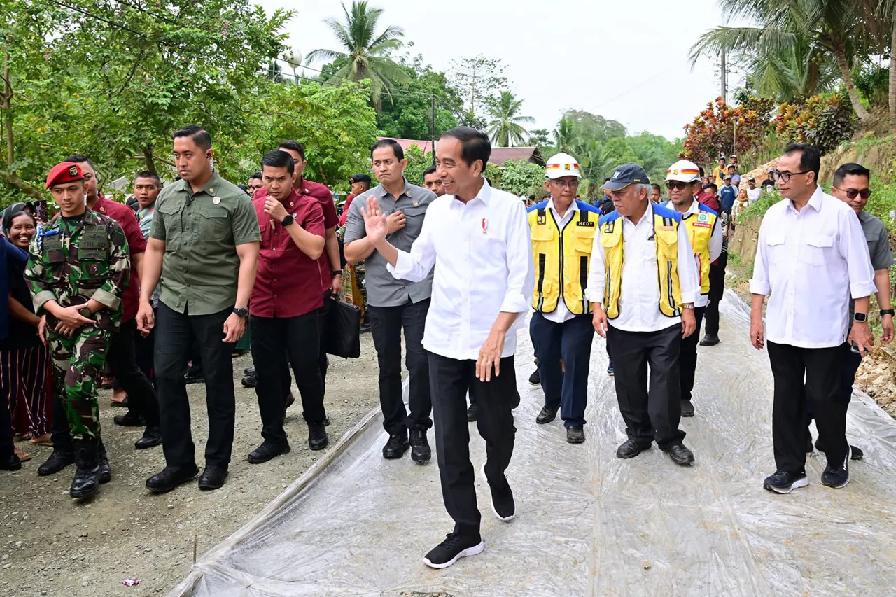 Jokowi Tinjau Inpres Jalan Daerah di Kawasan Ibu Kota Nusantara