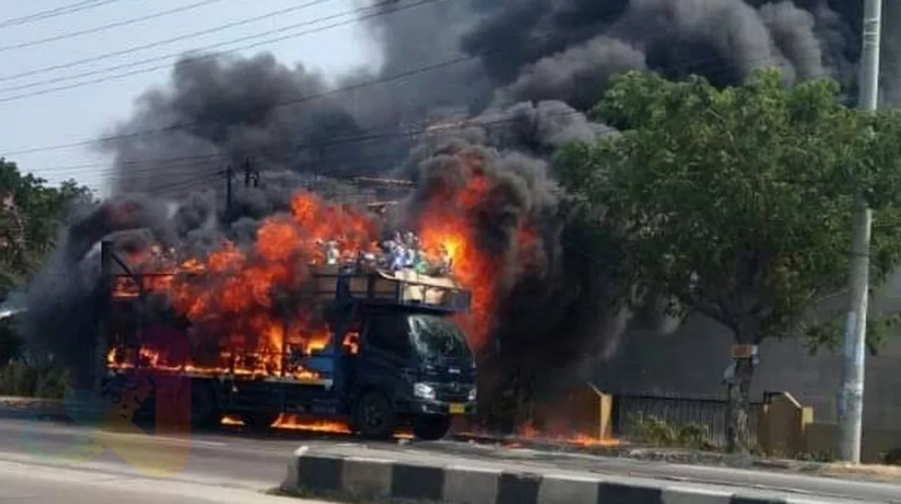 Kebakaran di Brebes, Menimpa Truk yang Mengangkut 45 Sepeda Listrik