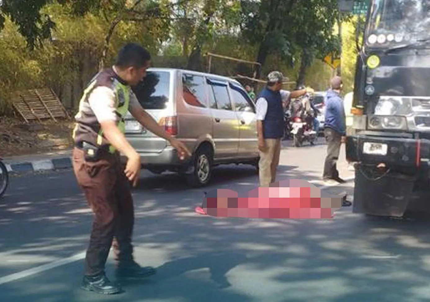Pengendara Motor Tewas Akibat Tabrakan dengan Truk Pengisi Air di Cimahi Selatan