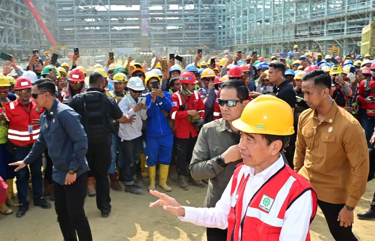 Presiden Jokowi Tinjau Pembangunan Area Industri LCI di Cilegon