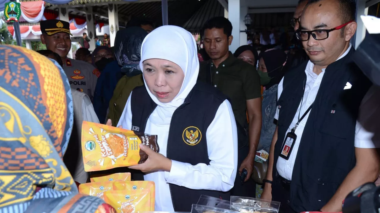 Gubernur Khofifah Tinjau Pasar Murah yang Digelar Disperindag di Pendapa Surya Graha Magetan