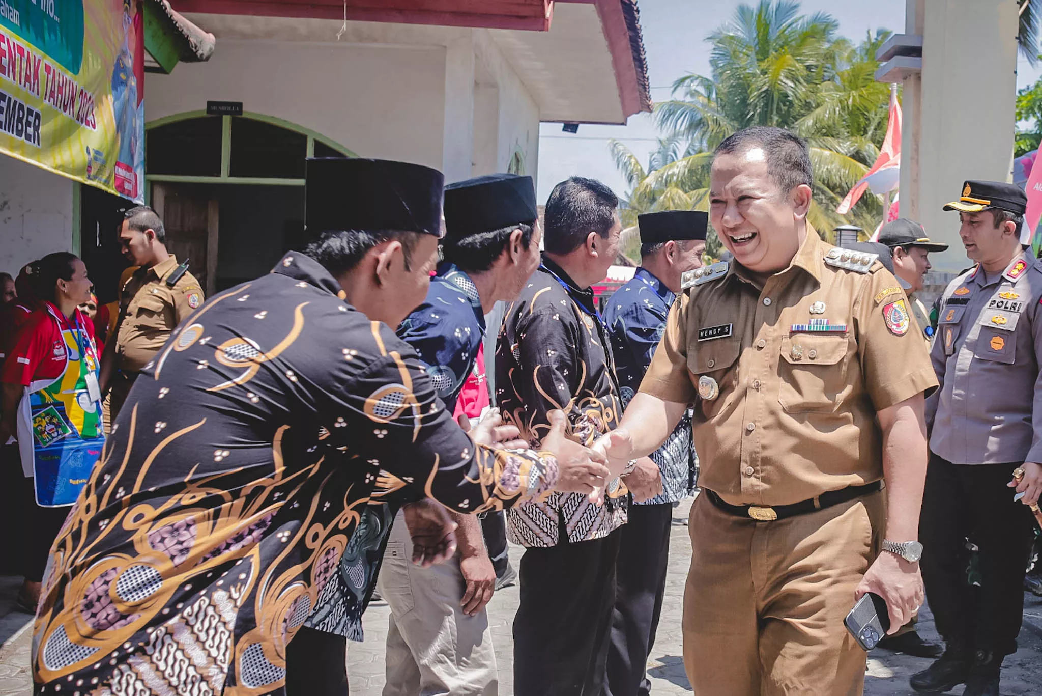 Pantau Pilkades di Jember, Bupati Hendy Keliling Desa-desa