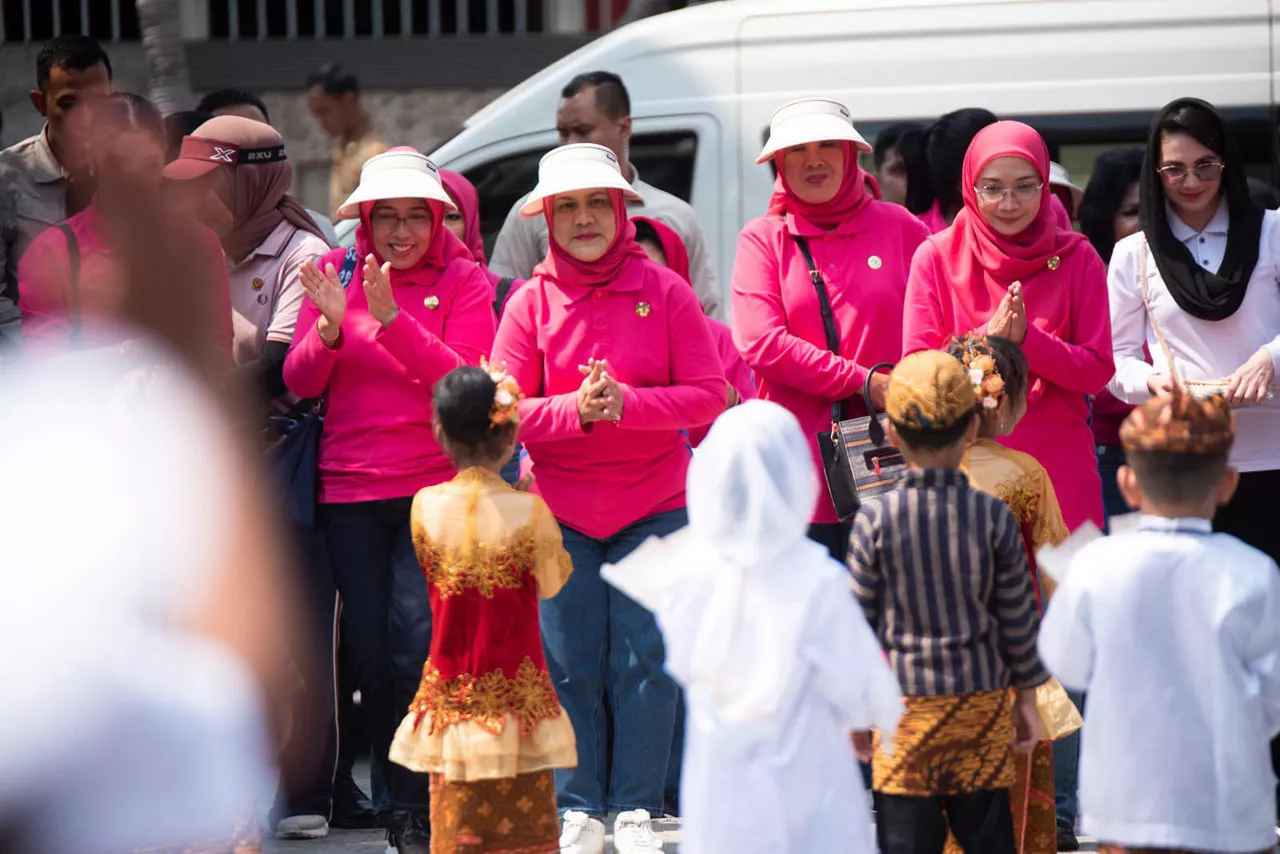 Arumi Dampingi Kunker Ibu Negara Iriana Joko Widodo di Surabaya