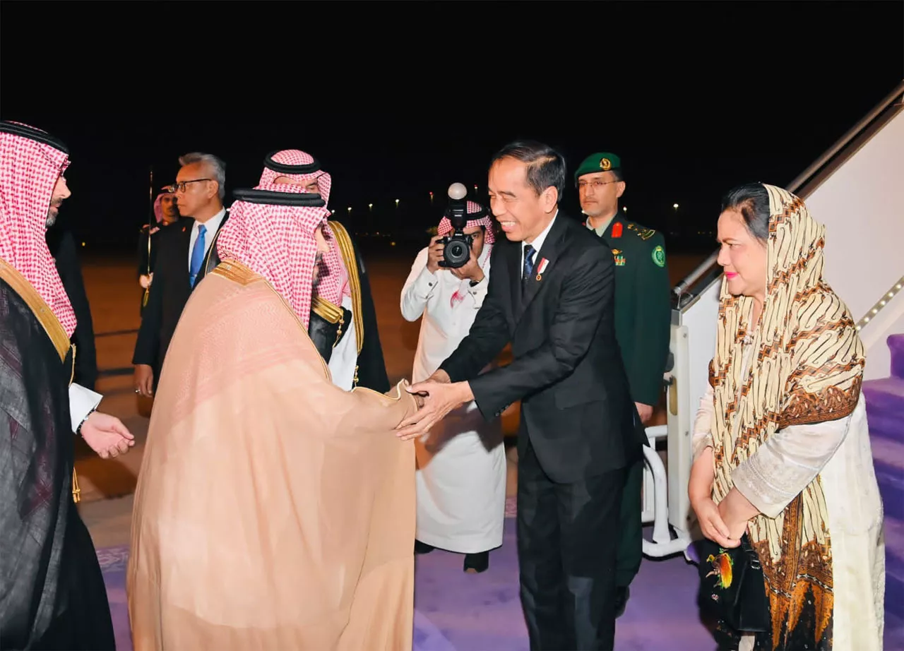 Jokowi dan Ibu Iriana Menghadiri KTT ASEAN-GCC di Arab Saudi