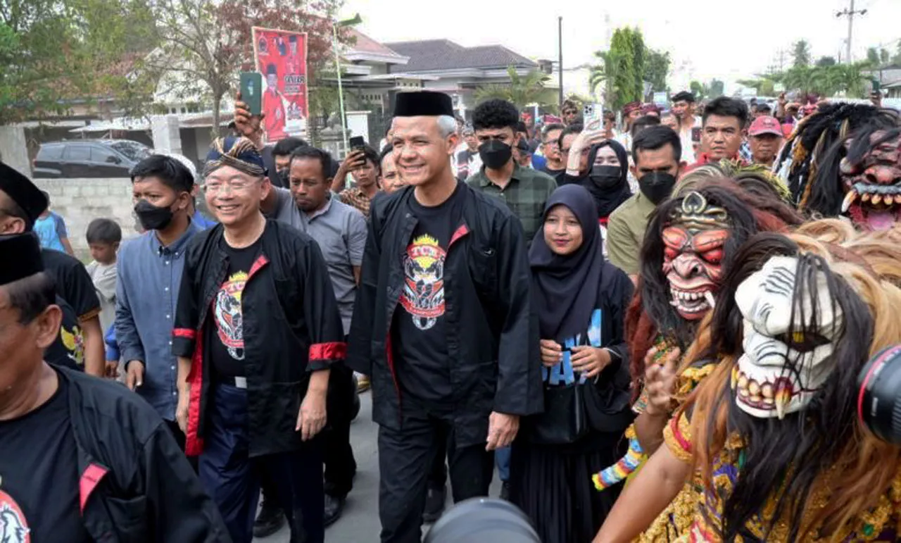 Ganjar Pranowo Diarak Buto Gedruk saat Tiba di Kampung Nambah Dadi, Terbanggibesar