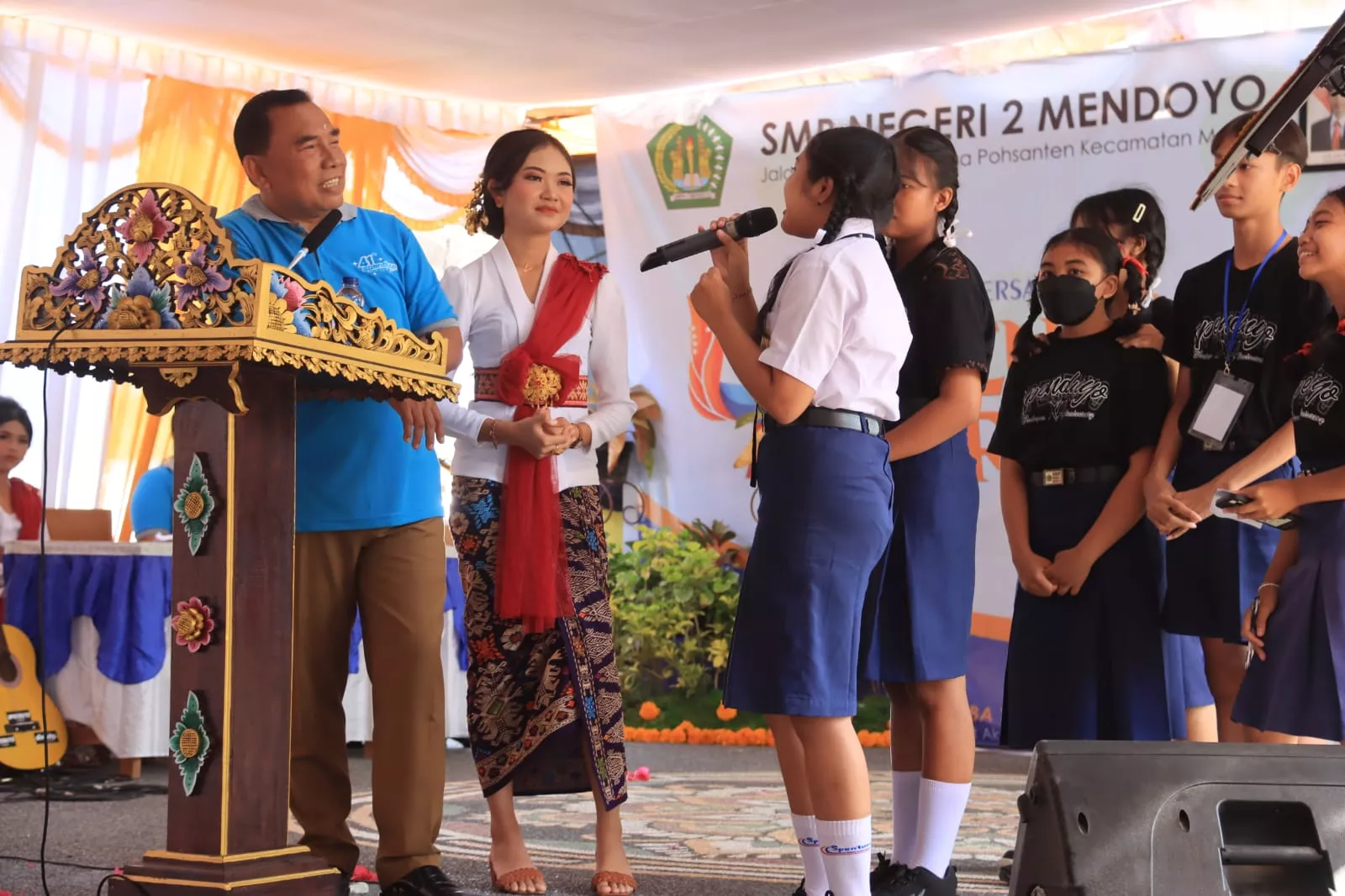 Hadiri HUT SMPN 2 Mendoyo, Bupati Tamba Ingatkan Kuasai Bahasa Asing