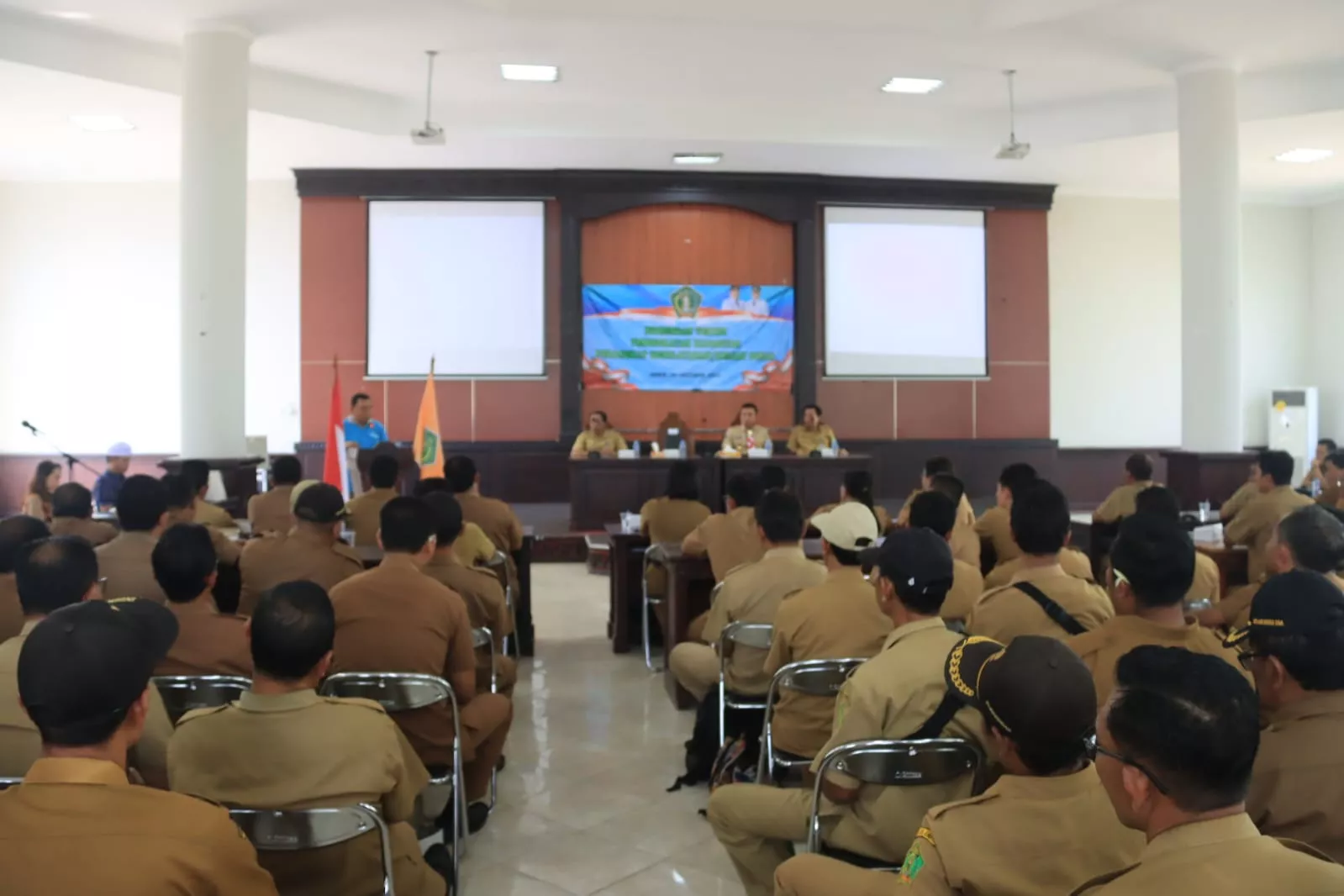 Bupati Tamba Buka Bimtek Peningkatan Kapasitas Kelian Dinas