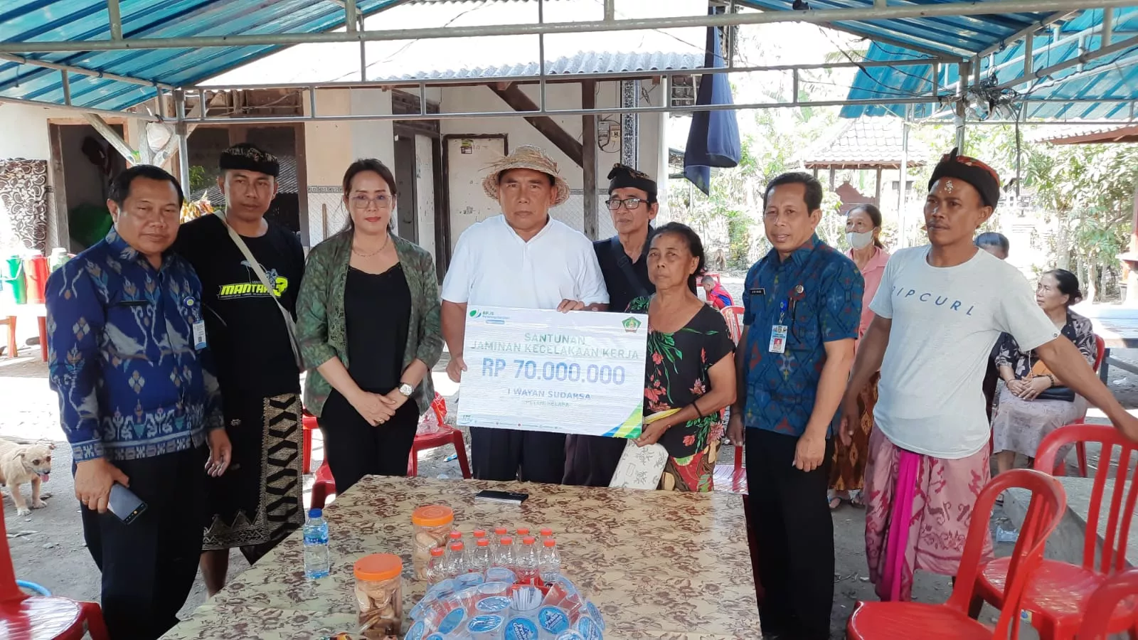 Bupati Tamba Serahkan Santunan Warga Meninggal Kecelakaan Kerja