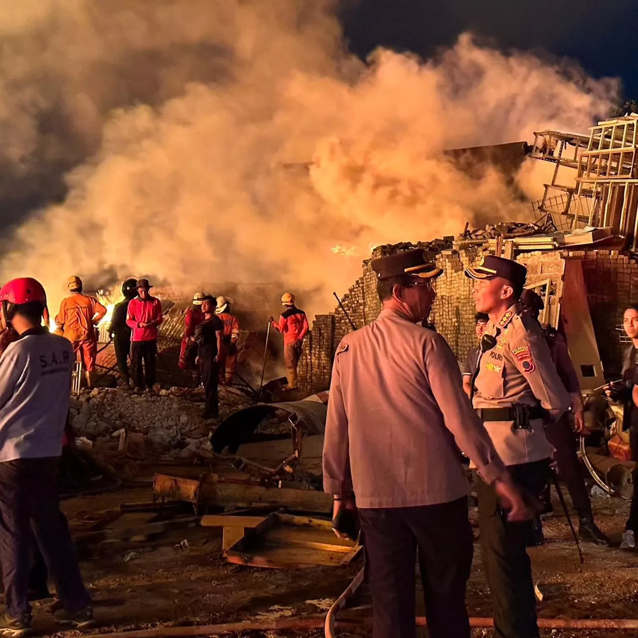 Kebakaran Gudang Rosok di Solo, 10 Unit Damkar Dikerahkan ke Lokasi
