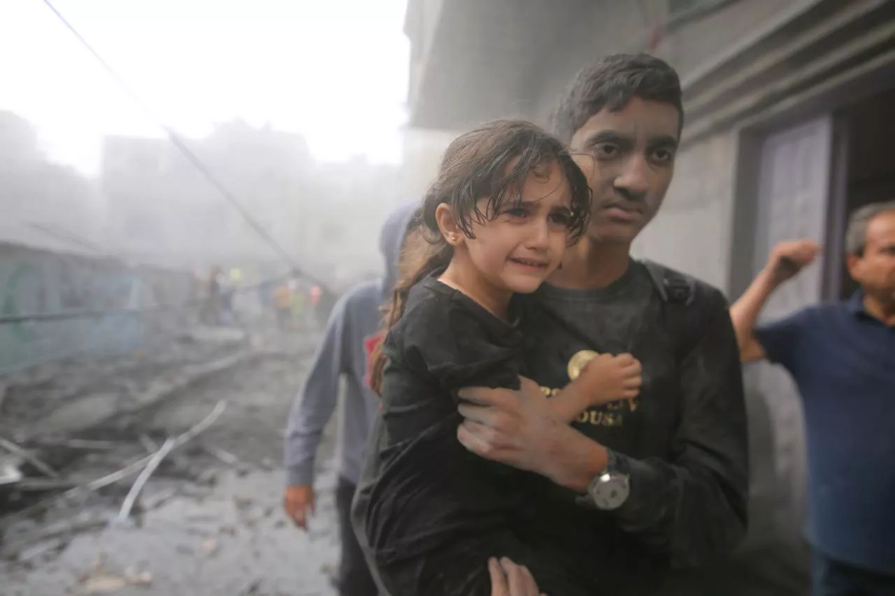 Tentara Israel Bombardir Warga Sipil Gaza dengan Fosfor Putih dan Munisi Tandan