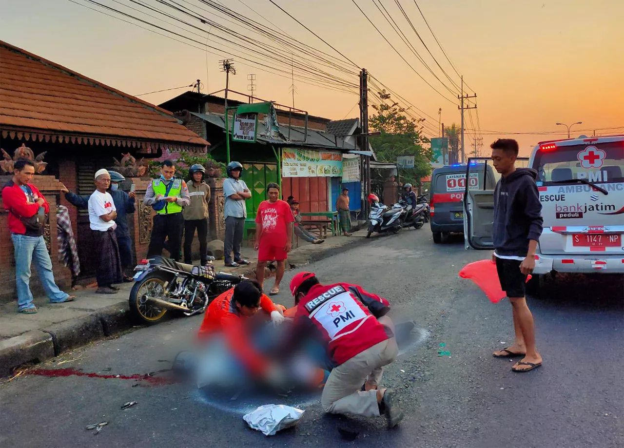 Kecelakaan Motor di Trowulan yang Menewaskan 1 Korban Diduga Tabrak Belakang