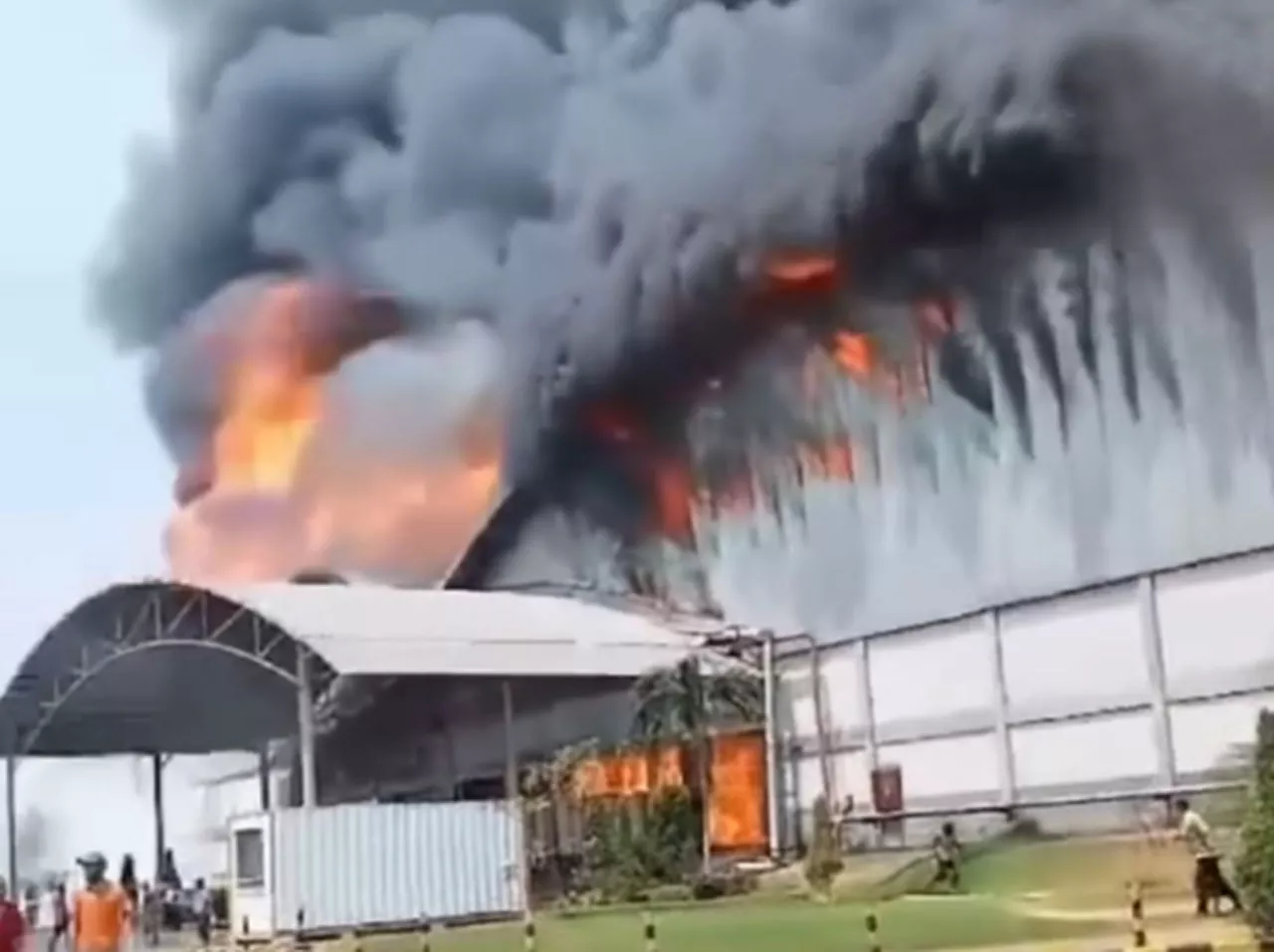 Pabrik Tisu di Mojokerto Terbakar, Satu Karyawan Dikabarkan Tewas