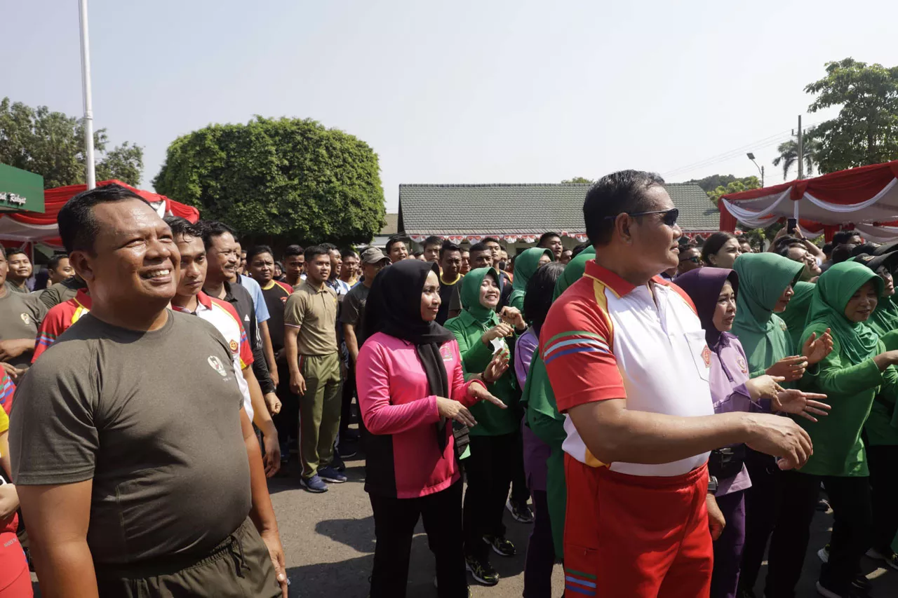 Panglima TNI Yudo Margono Senam Bareng Pangdam V Brawijaya