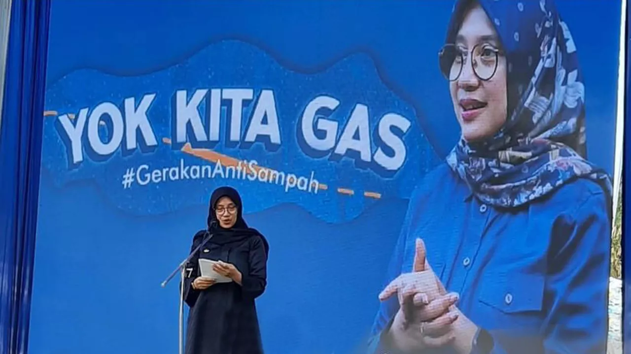 Ipuk Fiestiandani Dorong Gerakan Anti Sampah di Pasar Rogojampi