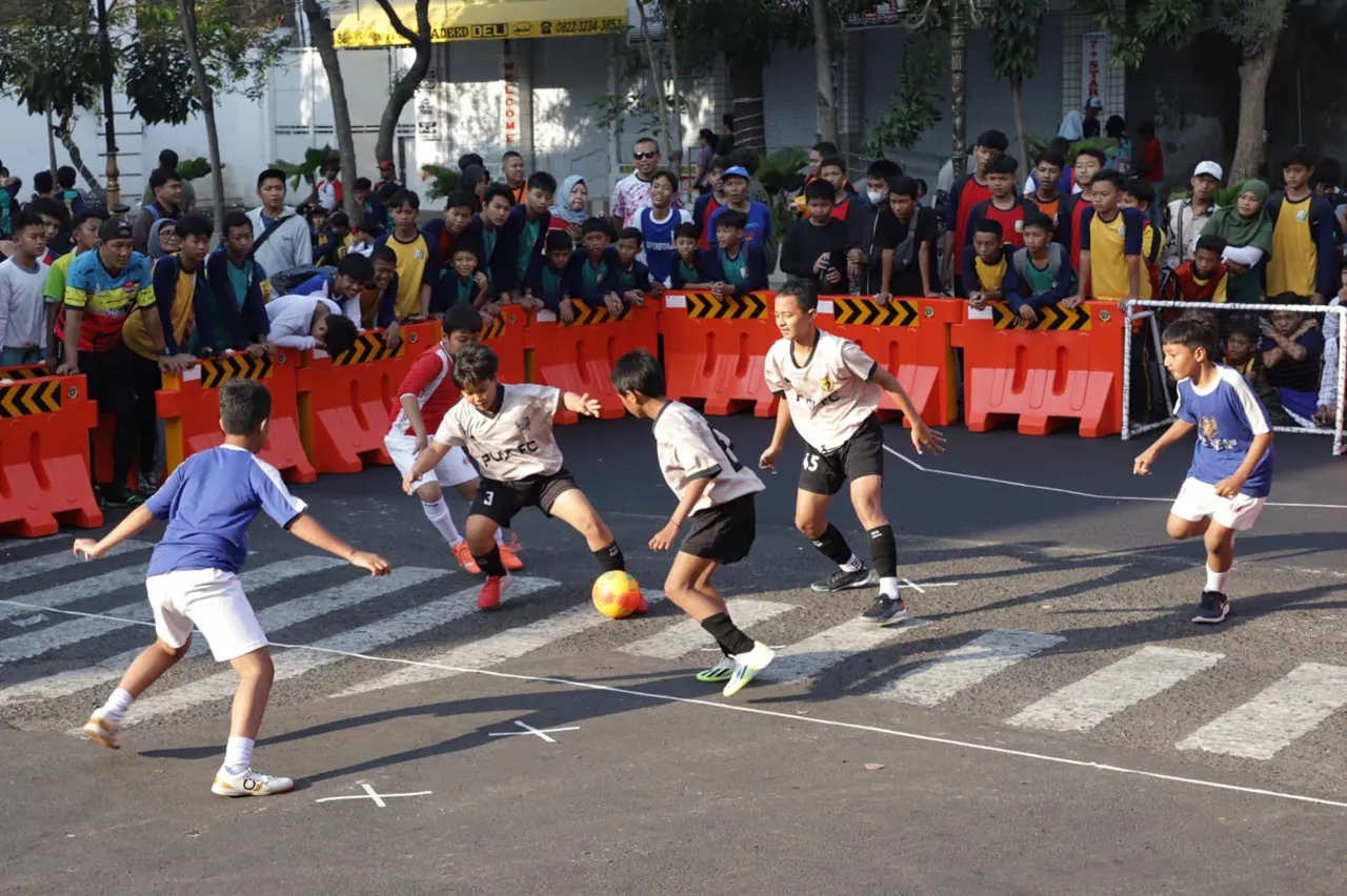 Pemkot Surabaya Kembali Gelar Street Soccer di Car Free Day