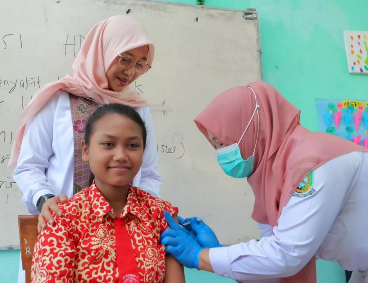 Ipuk Fiestiandani Gencar Lakukan Vaksinasi Anti Kanker pada Anak Perempuan
