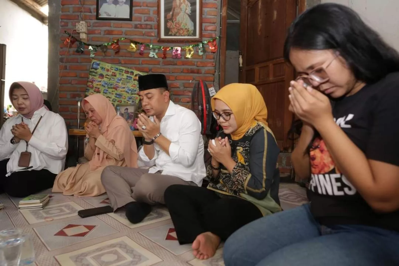 Wali Kota Eri Cahyadi Takziah ke Rumah Keluarga Korban Laka Lumajang