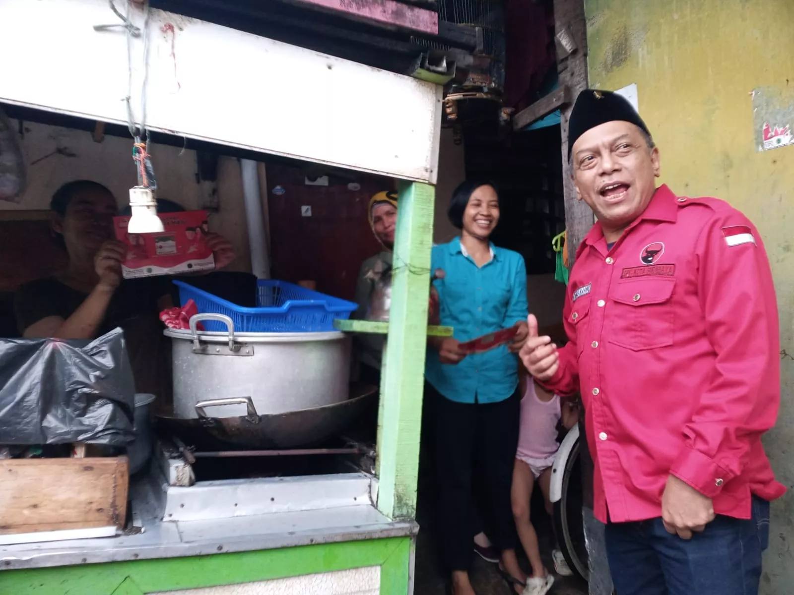 Anas Karno Blusukan ke Nginden Kampanyekan Ganjar Pranowo dan Mahfud MD