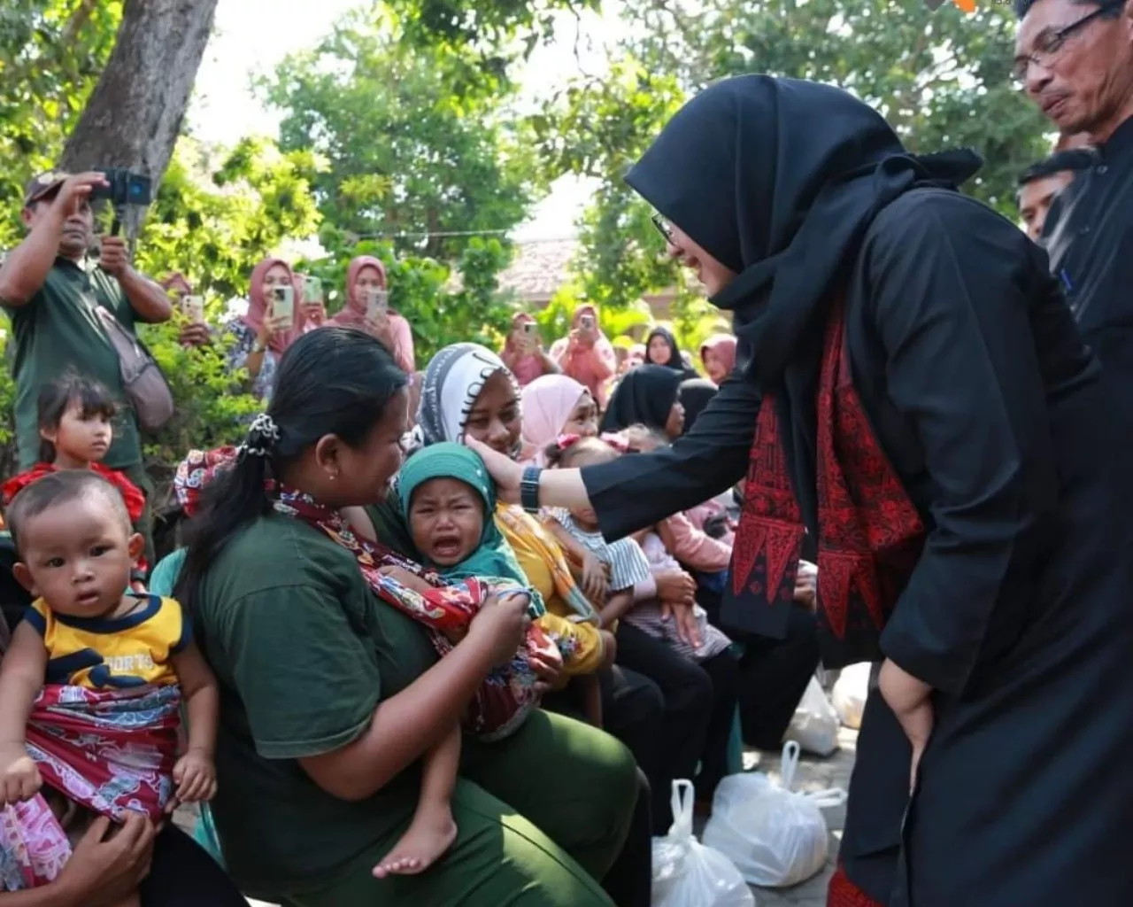 Ipuk Fiestiandani Salurkan Insentif Guru Ngaji Senilai Rp 9,8 Miliar