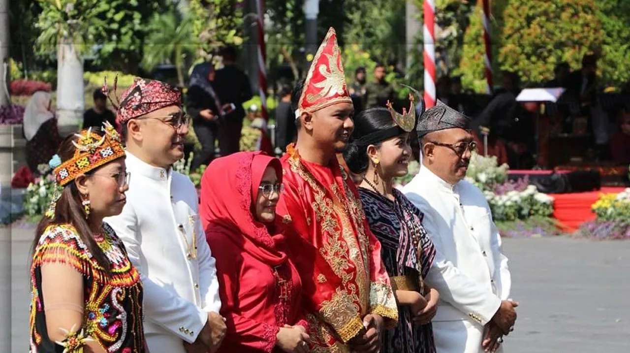 Eri Cahyadi Bersama Pemuda Surabaya Gelar Upacara Sumpah Pemuda di Balai Kota