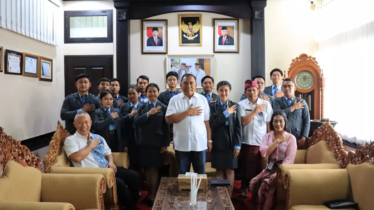 Bupati Tamba Beri Dukungan Siswa Magang ke Luar Negeri