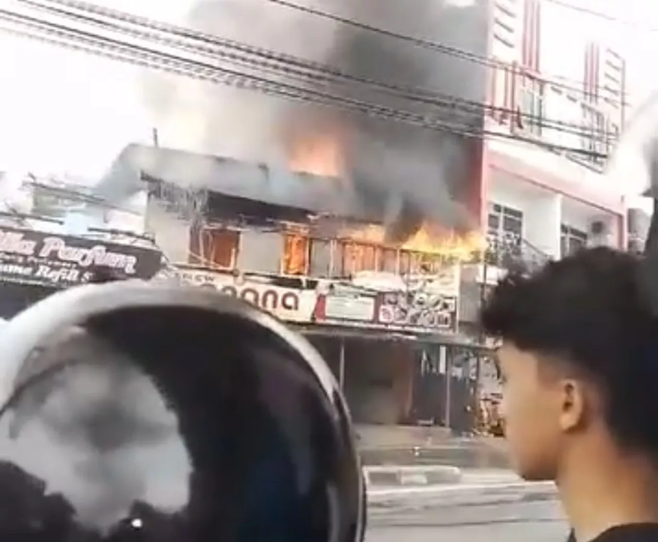 Kebakaran Hanguskan Toko Kue di Gunung Guntur Balikpapan