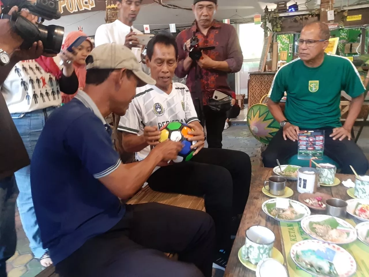 Kedai Ketan Punel Taman Bungkul Hadirkan Menu Spesial Piala Dunia U-17 2023