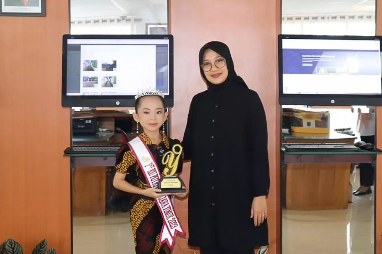 Ipuk Fiestiandani Beri Selamat pada Pemenang Putri Cilik Jatim 2023, Valencia Clara Suharman
