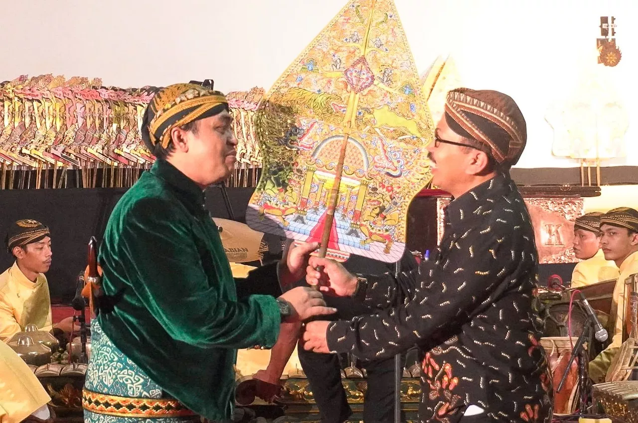Pemprov Jatim Gelar Wayang Kulit di Madiun, Mengajak Warga Rukun di Pemilu 2024