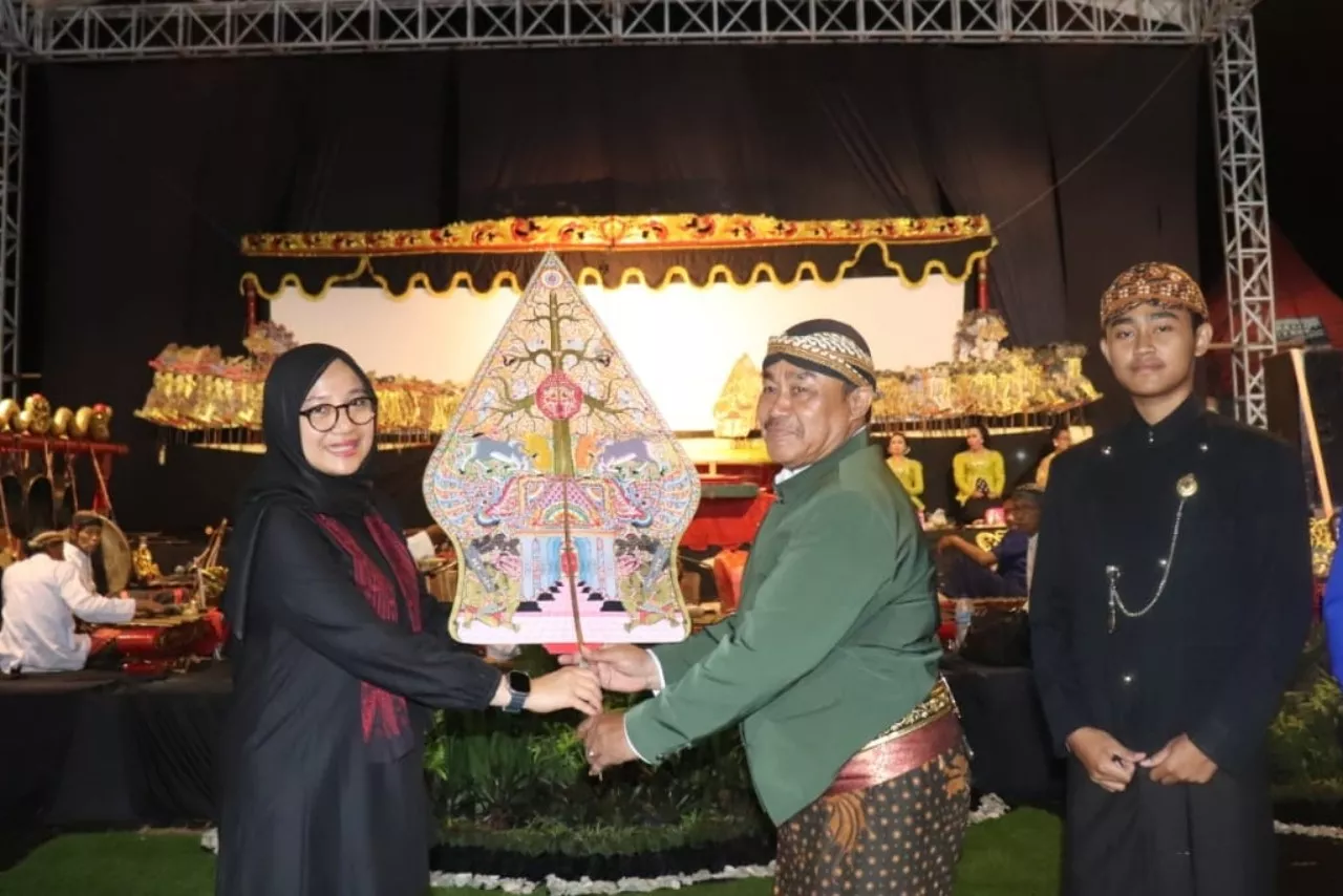Ipuk Fiestiandani Bilang, Festival Wayang Kulit Disambut Meriah Warga Banyuwangi Selatan