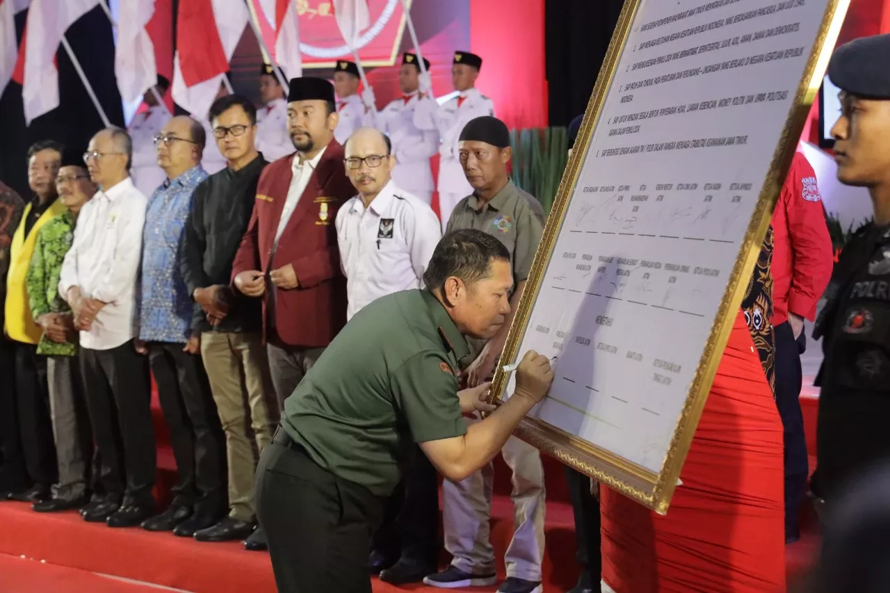 Forkopimda Jatim dan TNI Deklarasikan Komitmen Netralitas Menjelang Pemilu 2024