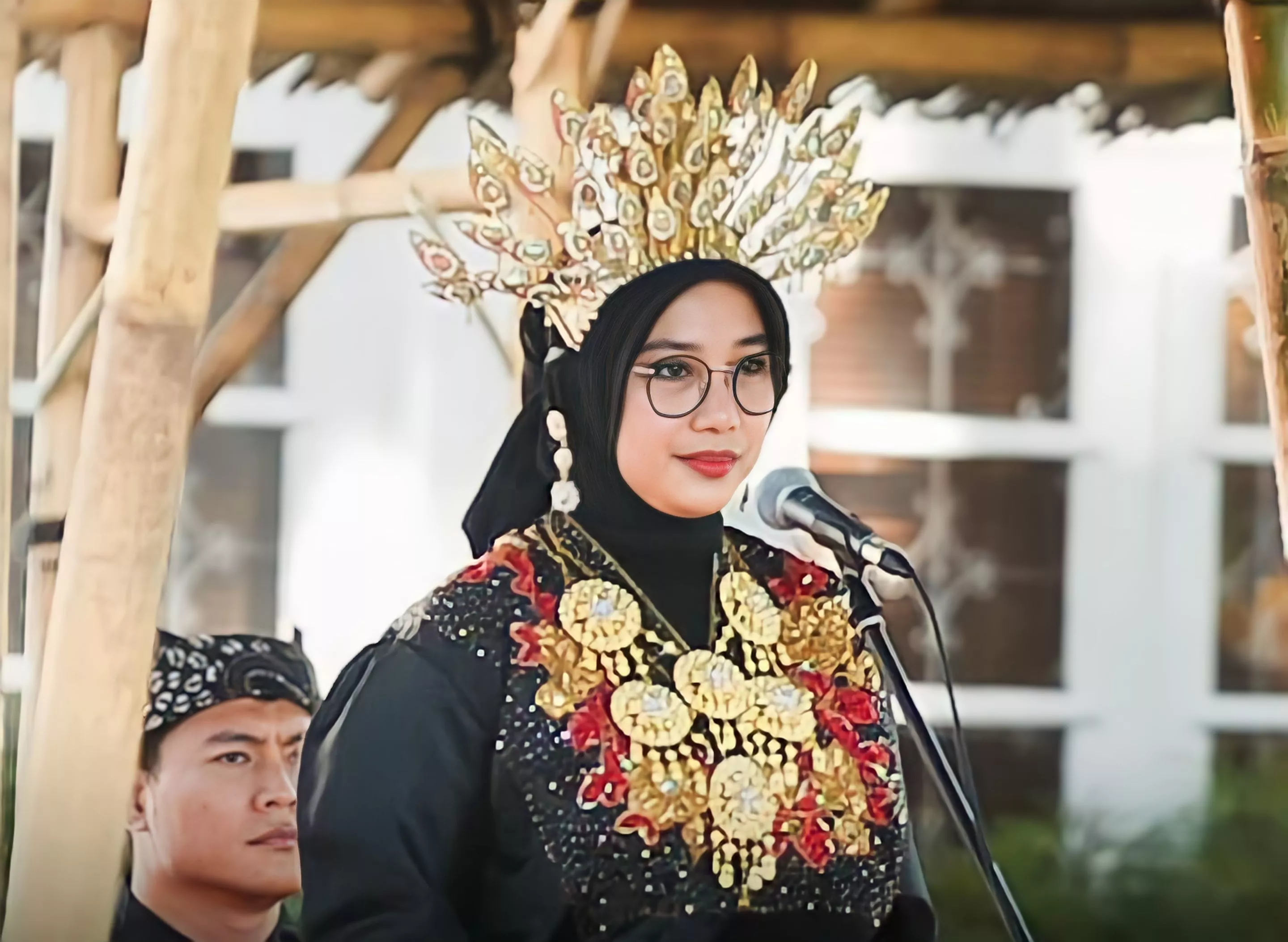 Upacara Hari Jadi Banyuwangi, Ipuk Fiestiandani dan Peserta Pakai Baju Adat