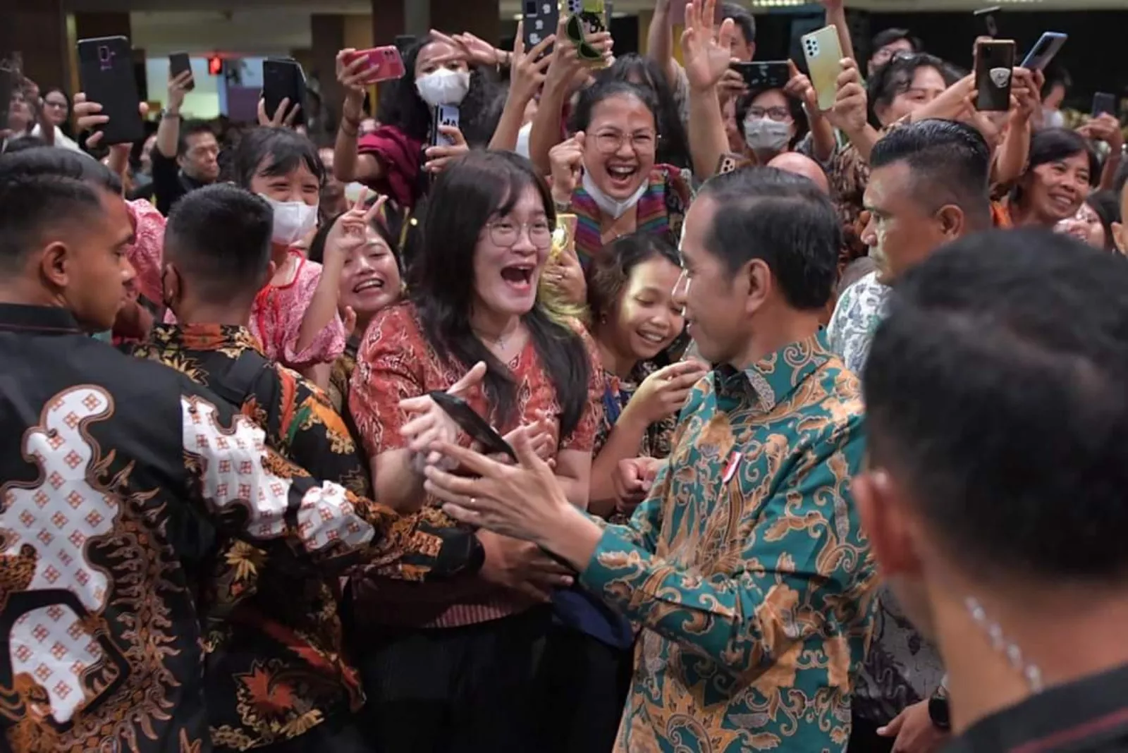 Jokowi Hadir di Puncak Peringatan Natal Nasional di Gereja Bethany Nginden, Surabaya