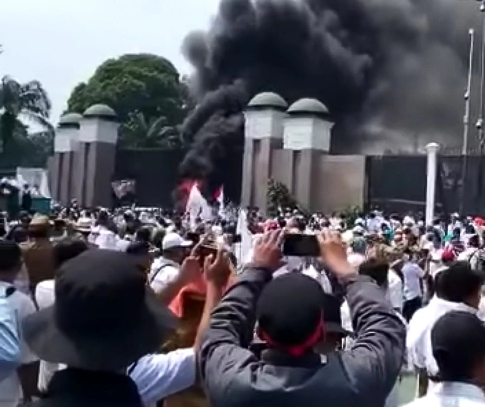 Aksi Demo APDESI di Depan Gedung DPR, Warga Diminta Hindari Jalan Gatot Subroto
