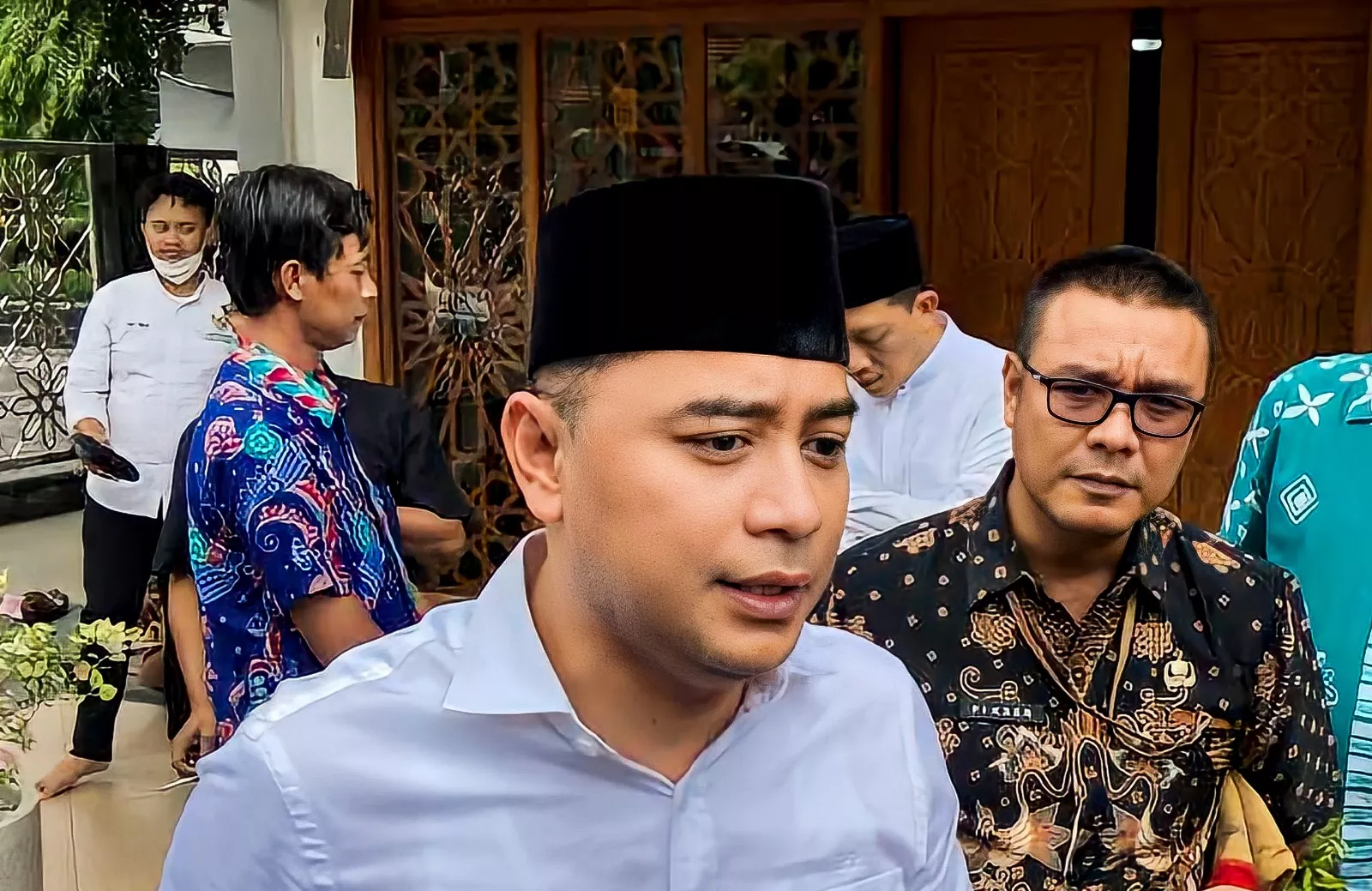 Dua Petugas Satpol PP Dianiaya, Eri Cahyadi Marah, Minta Polisi Ringkus Pelaku