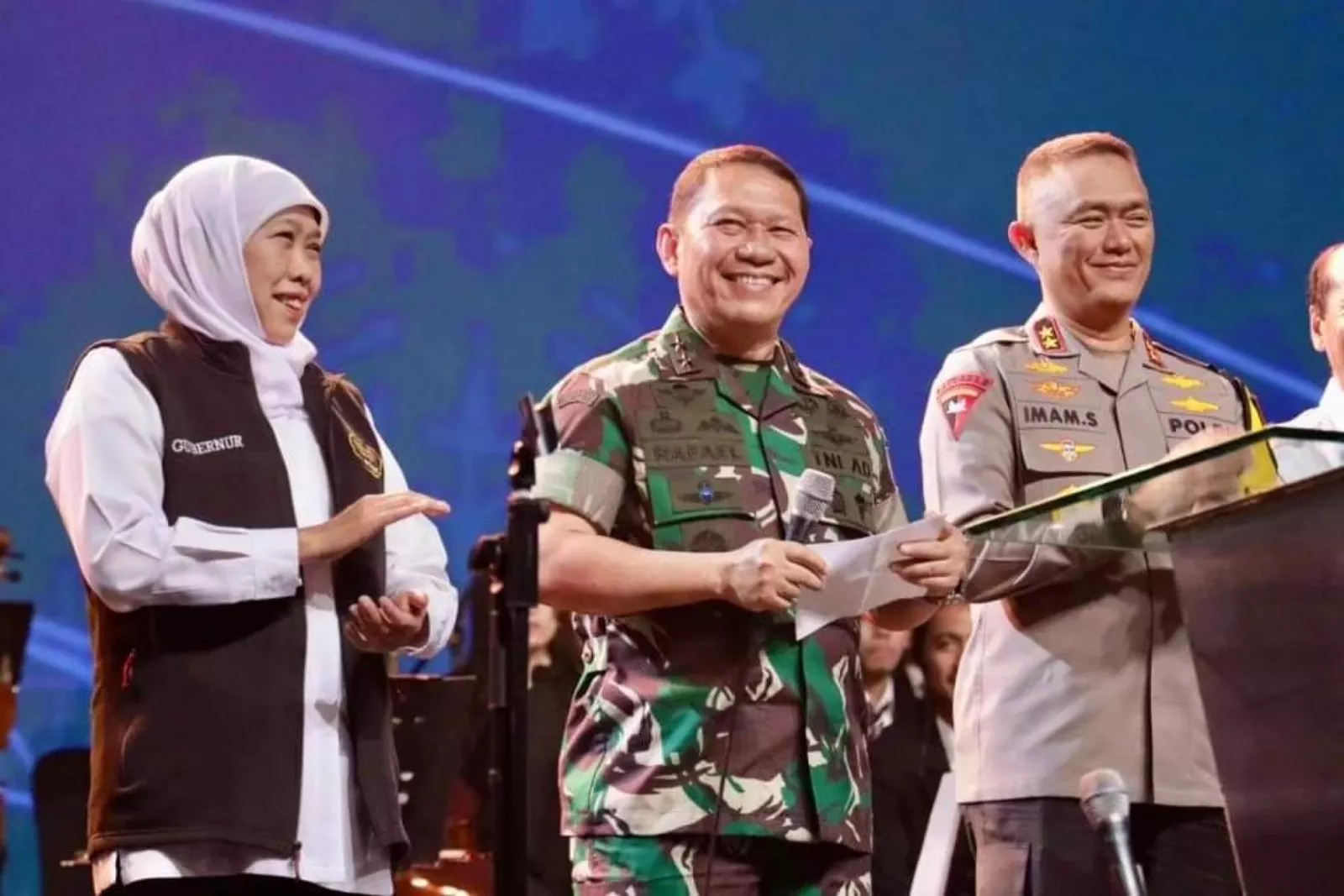 Khofifah Indar Parawansa Ucapkan Selamat Natal dan Cek Kesiapan Gereja Bethany Nginden
