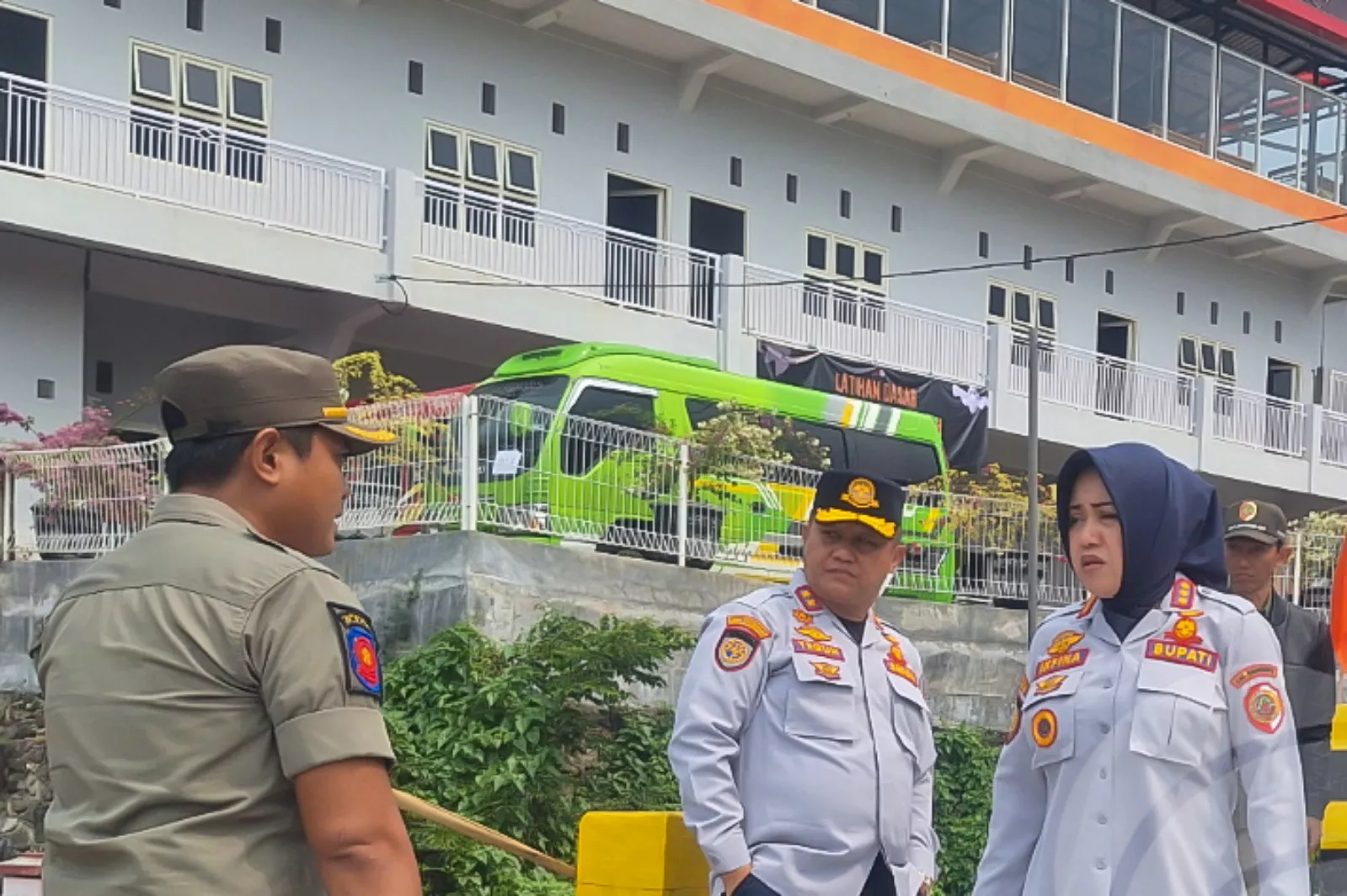 Bupati Ikfina Fahmawati Tinjau Jalur Wisata Pacet Jelang Libur Naru