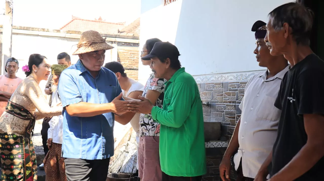 Serahkan bantuan Korban Kebakaran, Bupati Tamba: Waspadai Cuaca Ekstrem