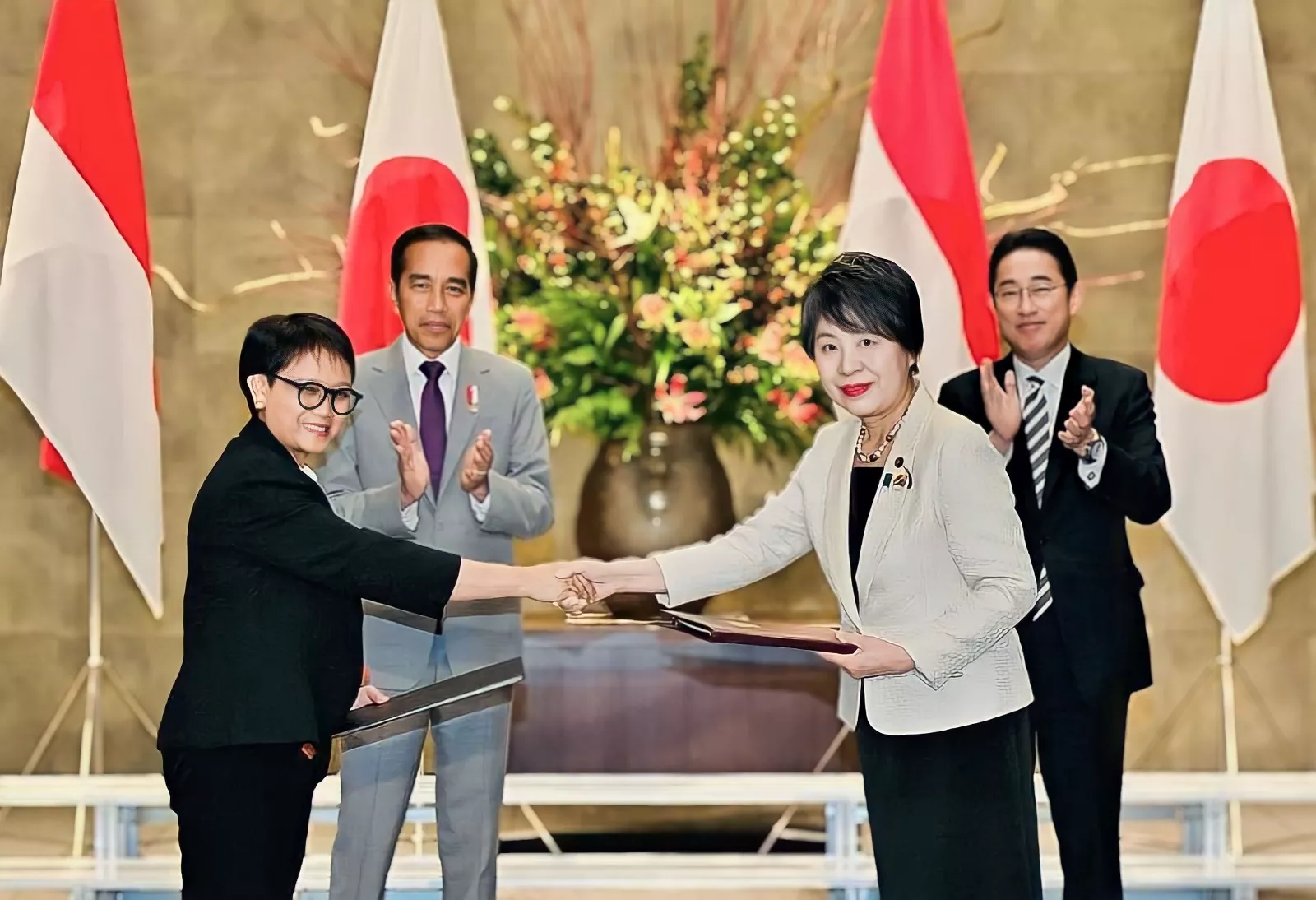 Jokowi dan Kishida Bahas MRT Jakarta dan Isu Gencatan Senjata di Gaza