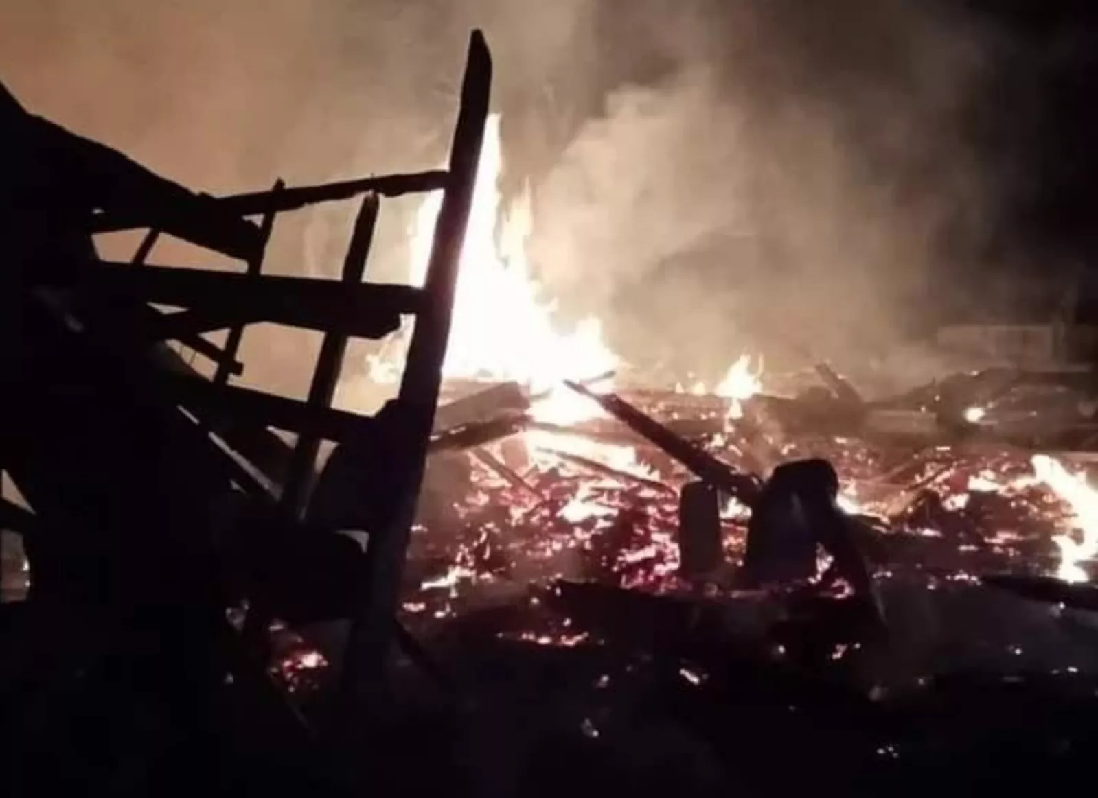 Akibat Korsleting listrik, Sebuah Rumah di Waringinsari Hangus Terbakar