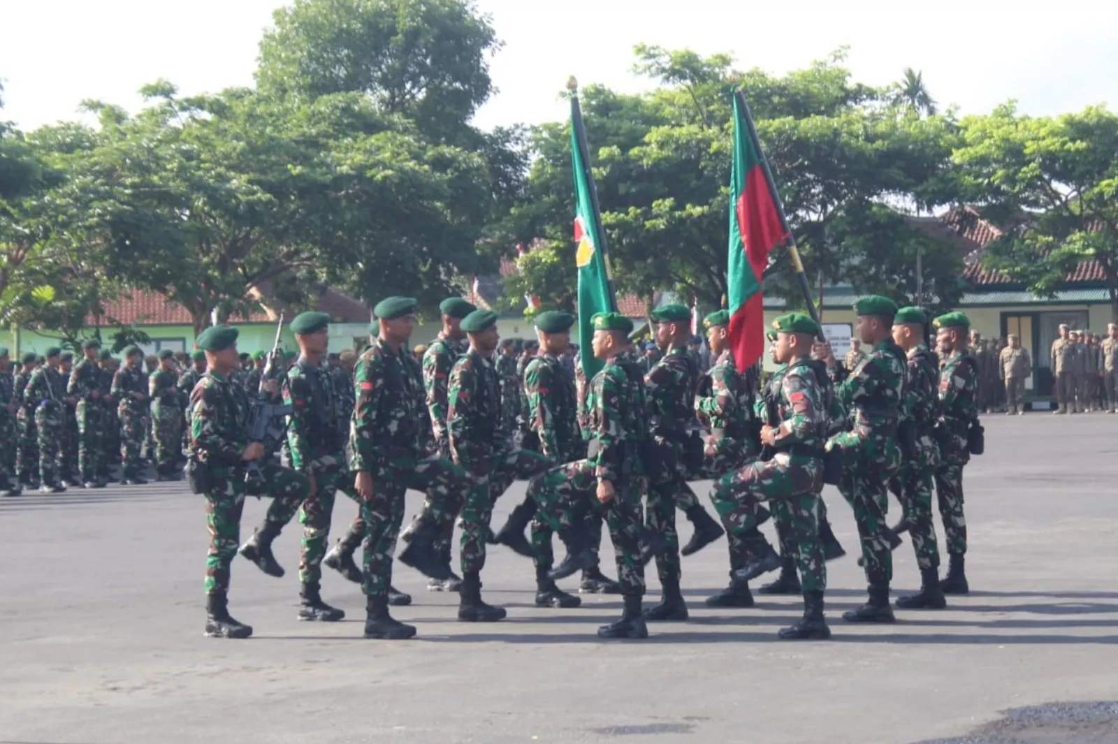 Rindam V Brawijaya Gelar Gerak Jalan Sinergi TNI-AD dan Masyarakat