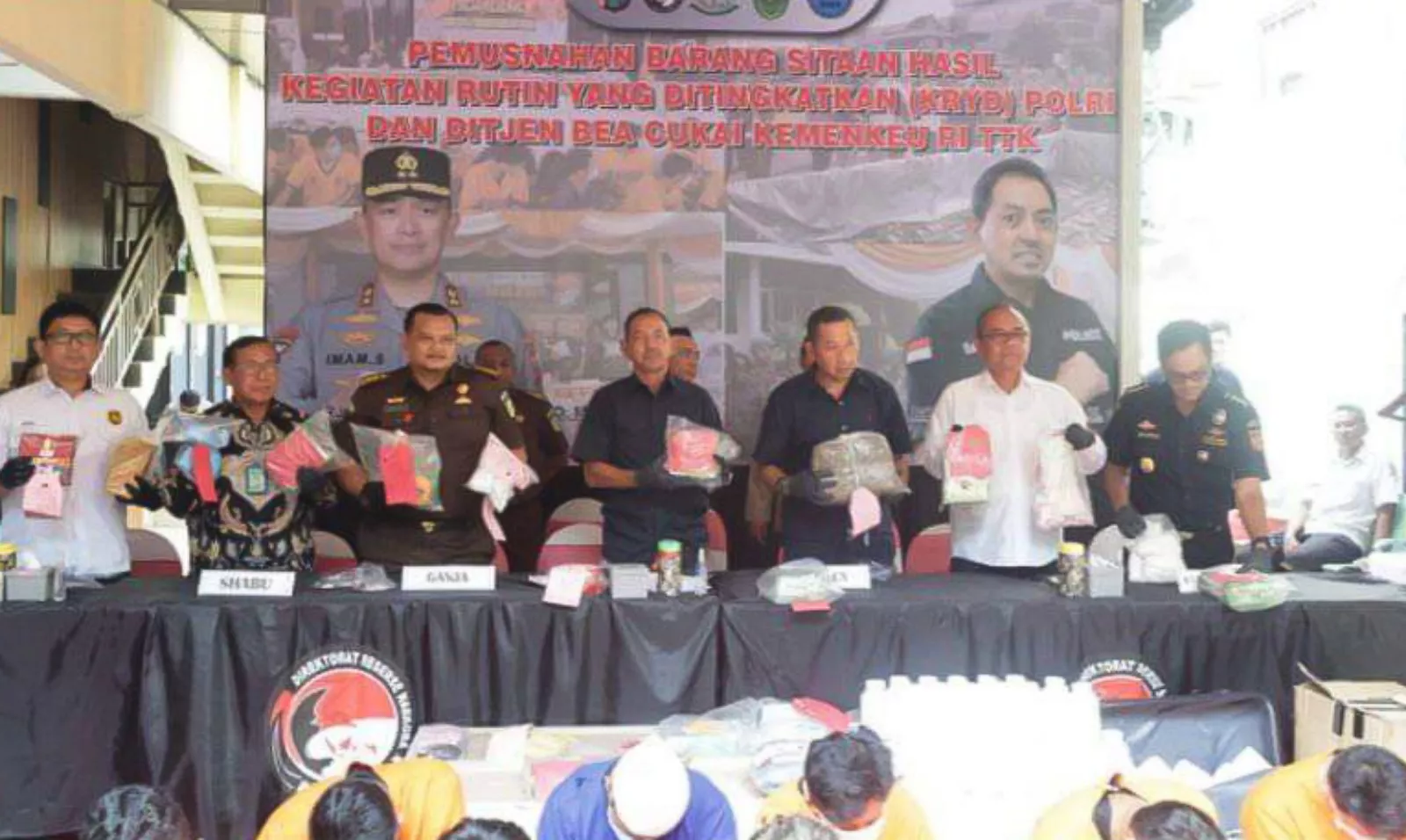 Direktorat Reserse Narkoba Polda Jatim Musnahkan BB Sabu, Ganja dan Extacy
