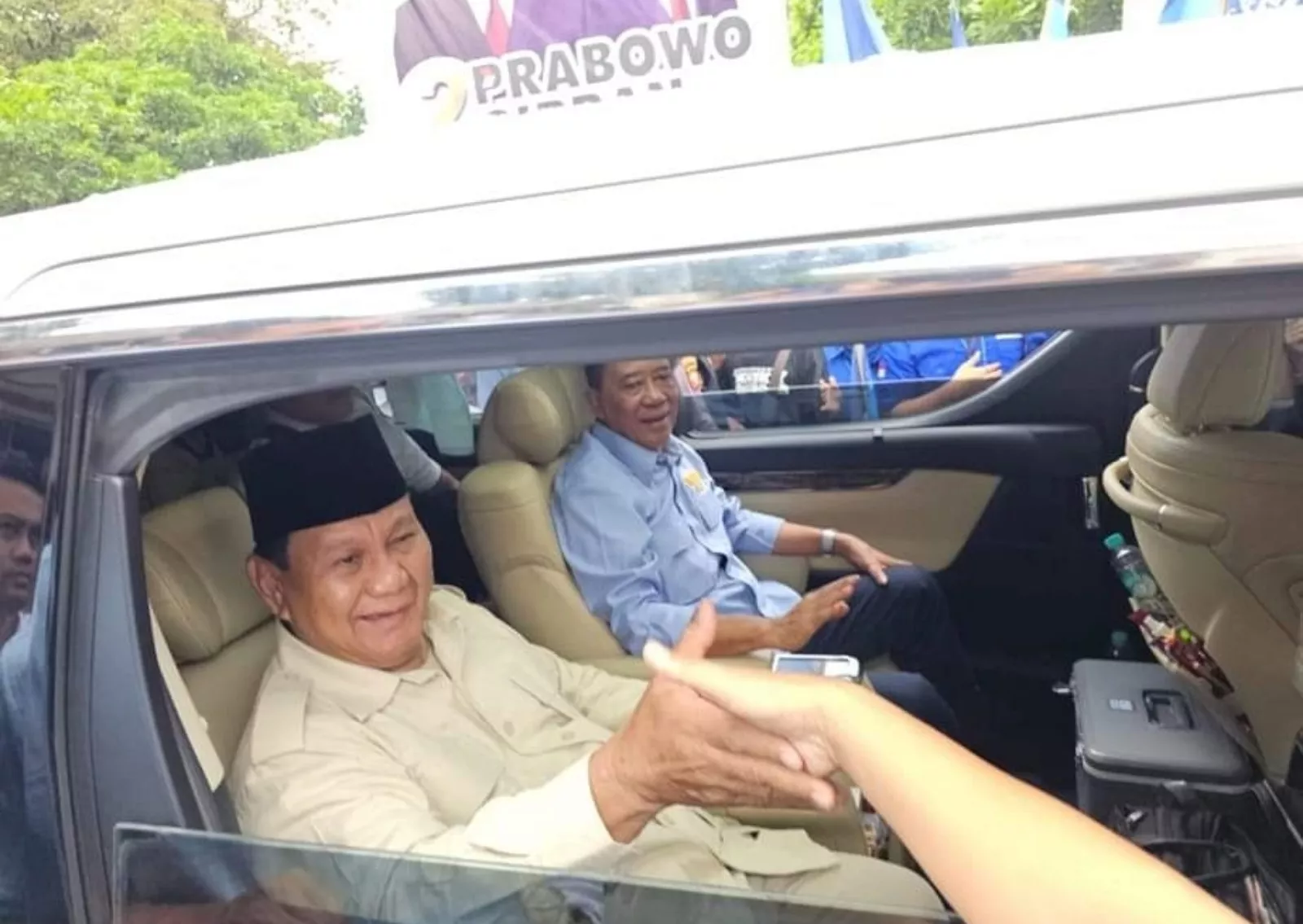 Prabowo Tidak Berani Klaim Jokowi, Tapi Ajudan Jokowi Kini Menjadi Ajudan Prabowo