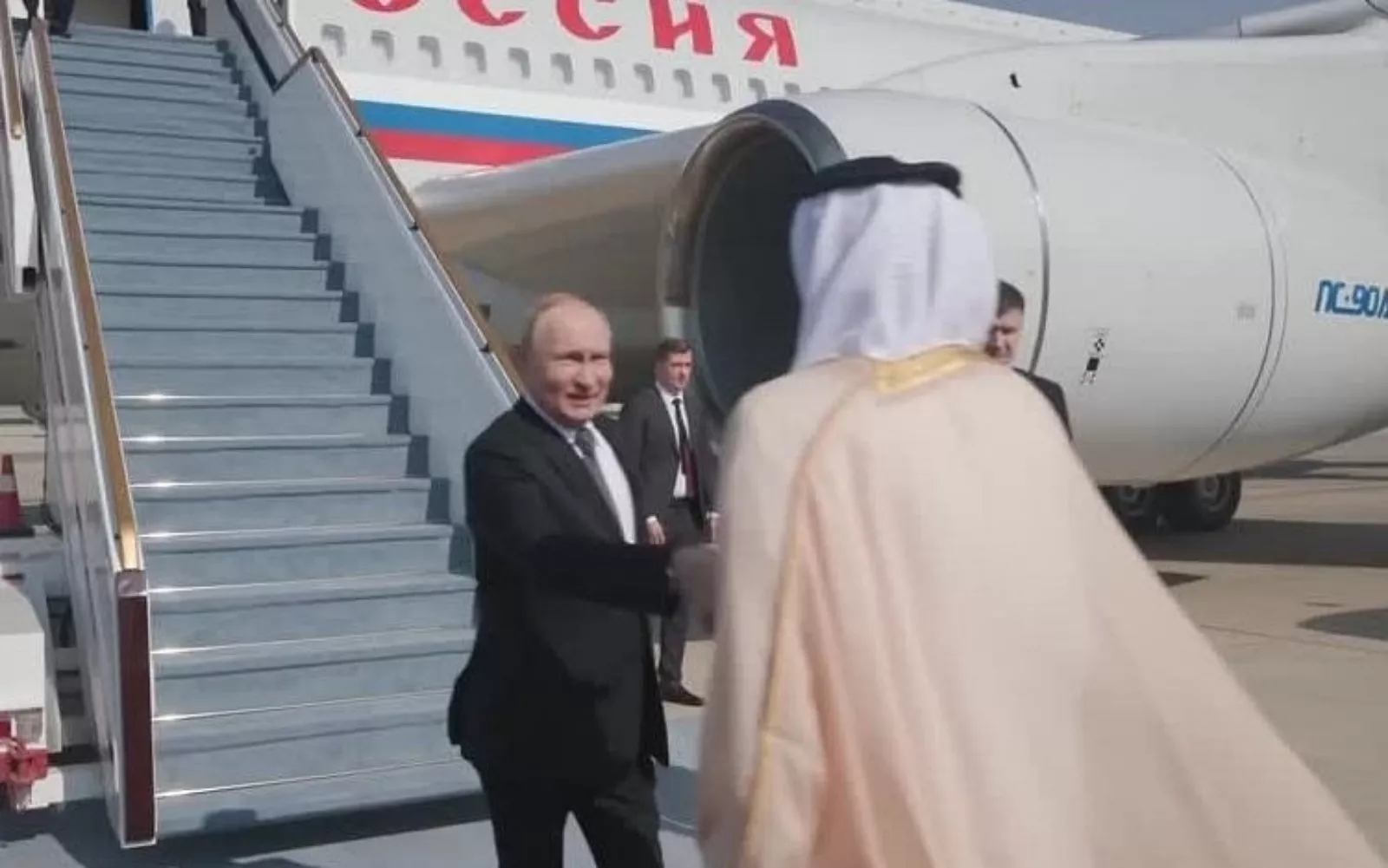 Putin Tiba di Abu Dhabi, Bertemu Empat Mata dengan Sheikh Mohamed bin Zayed