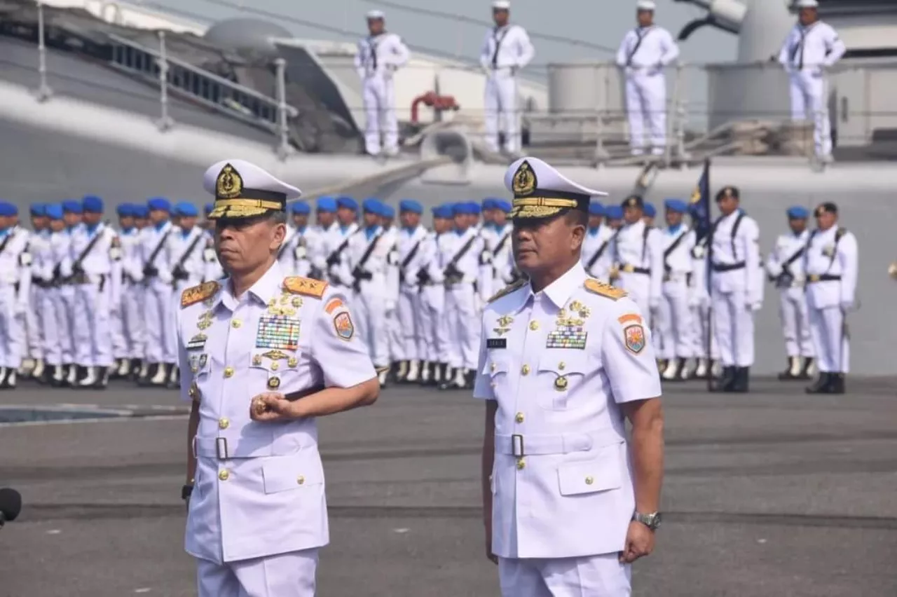 Pangkoarmada RI, Pimpin Sertijab Pangkoarmada II di Dermaga Ujung, Surabaya