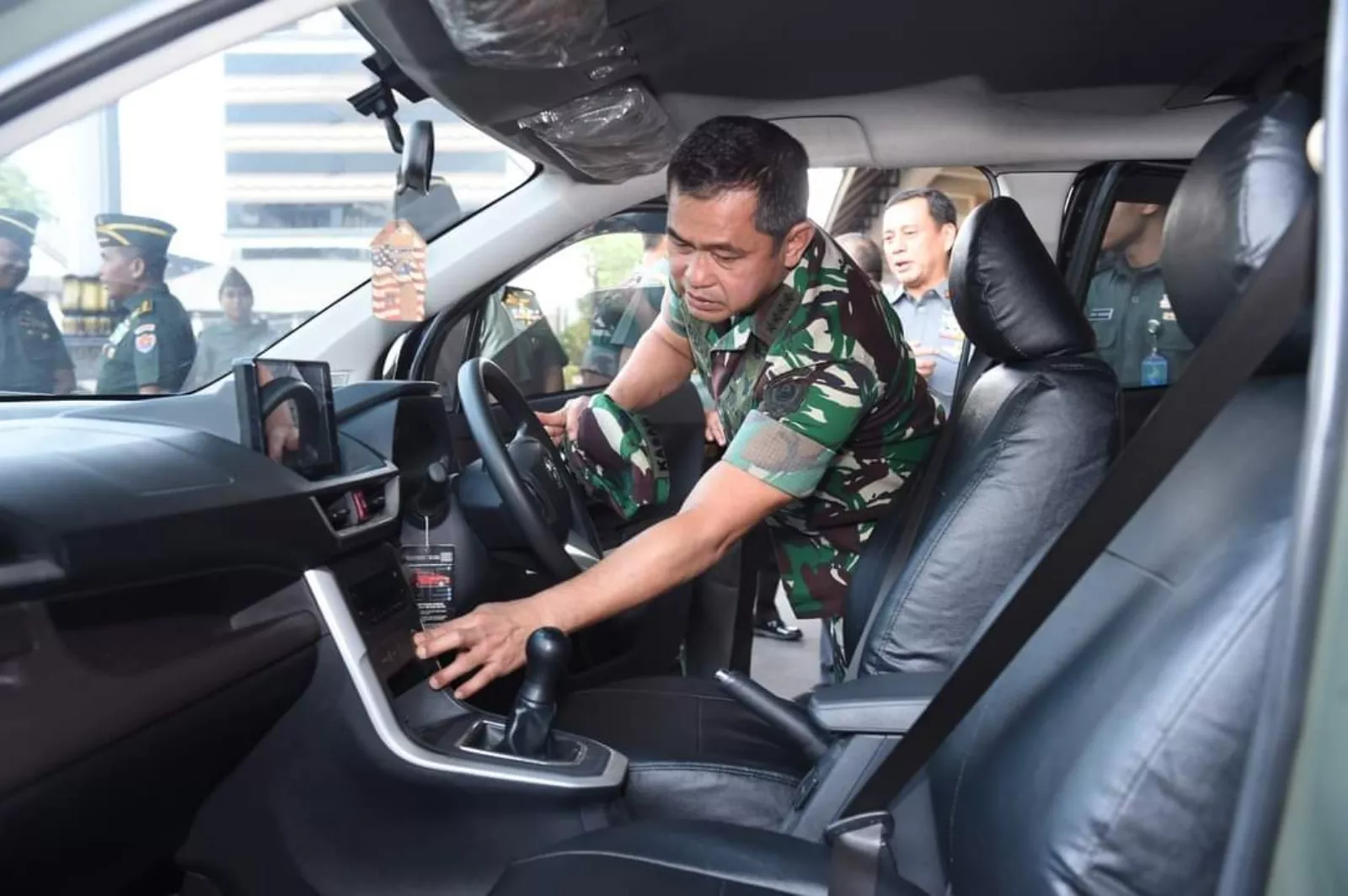 TNI AD Terima 120 Unit Kendaraan Operasional Baru Hasil Kerja Sama YKEP dan RST