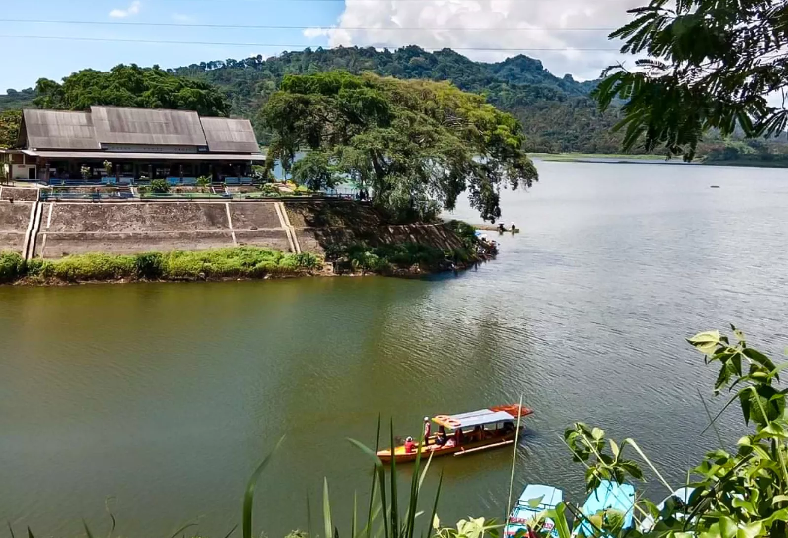 Waduk Selorejo Malang Mengalami Lonjakan Pengunjung pada Momen Libur Tahun Baru
