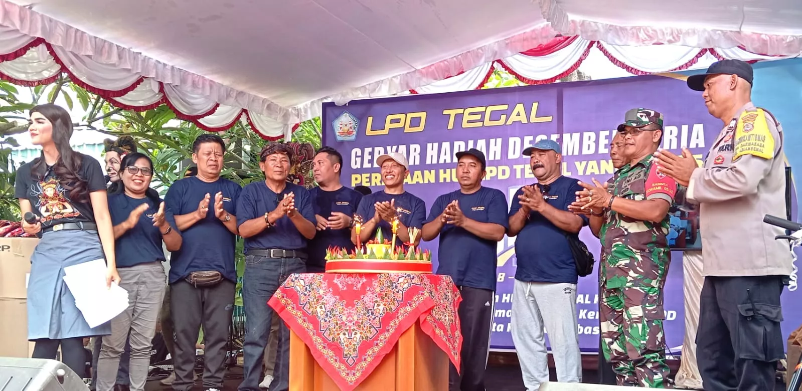 Rayakan HUT Ke-35, LPD Desa Adat Tegal Meriahkan Acara dengan Jalan Sehat dan Potong Tumpeng