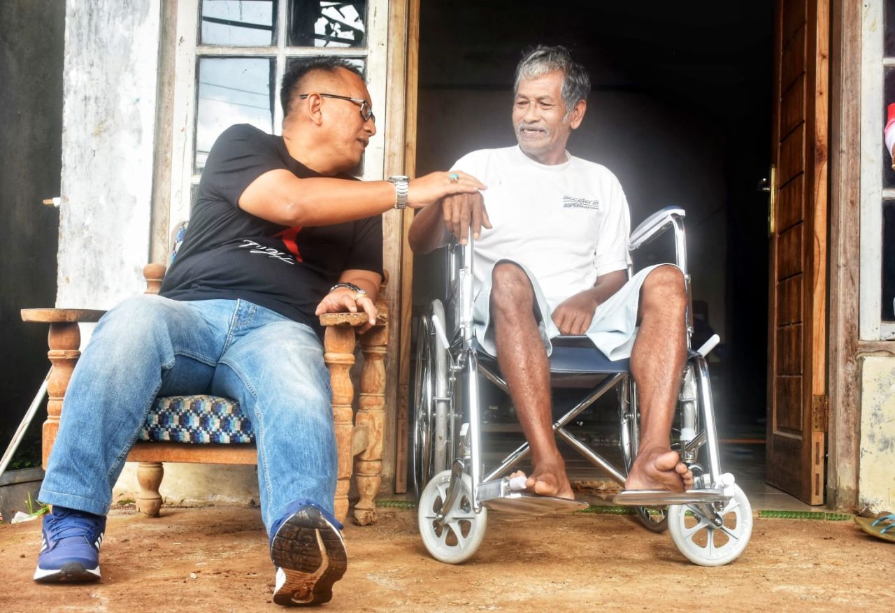 Sakit dan Kena Longsor, Warga Bugel Dapat Kursi Roda dari Penjabat Wali Kota Salatiga