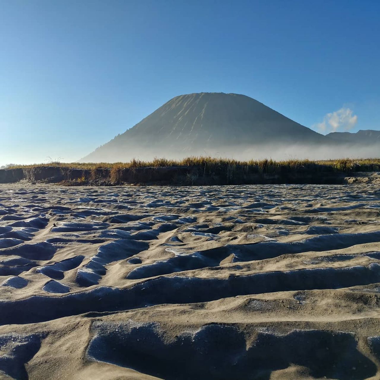 Fenomena Frozen di Bromo Terjadi Karena Suhu Minus 2 Derajat, Indah Sekali